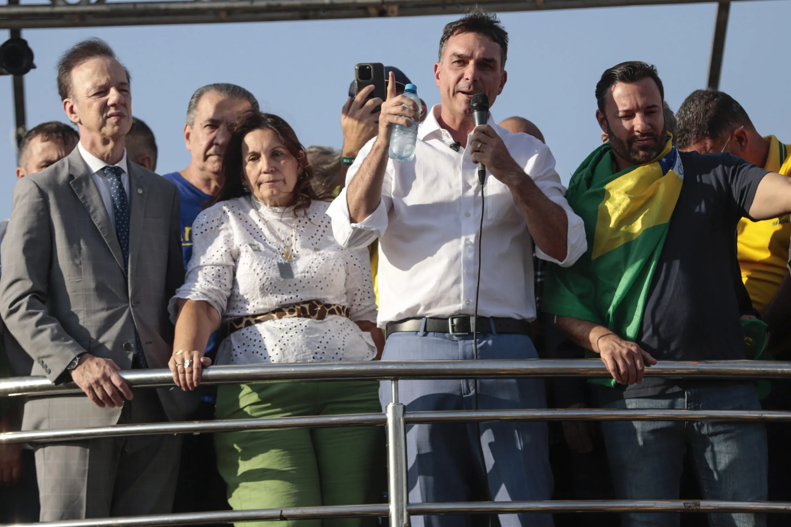 Bolsonaro escolhe Flávio