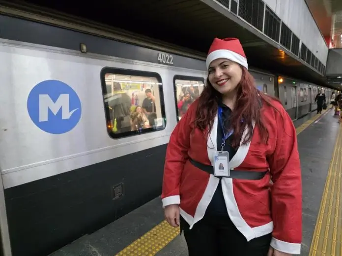 Condutores do MetrôRio viram Papais Noéis