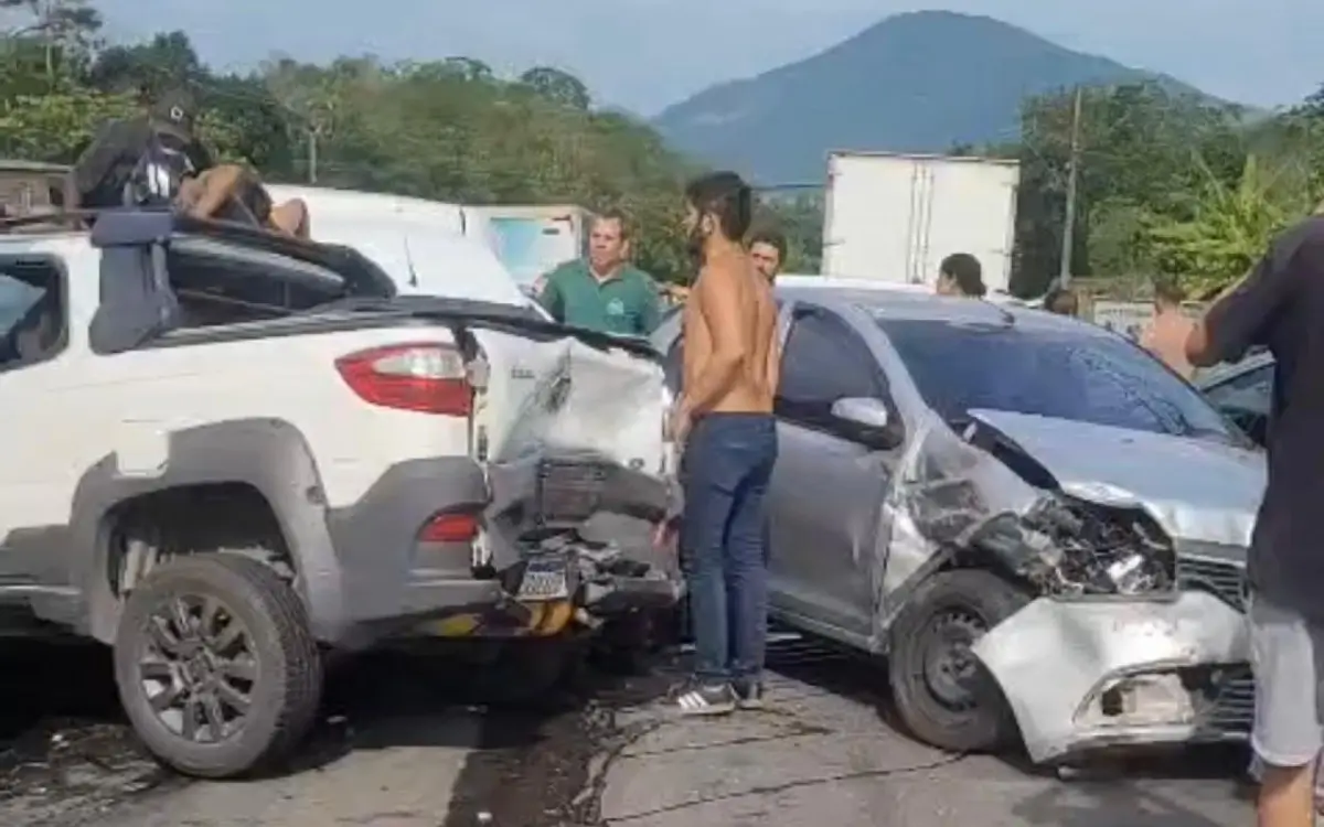 Engavetamento na Rodovia Amaral Peixoto