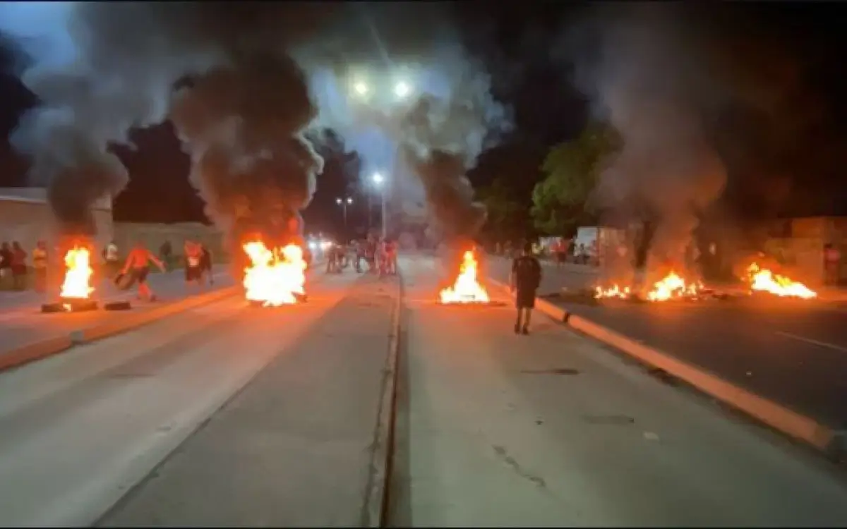Protesto por falta de água e luz