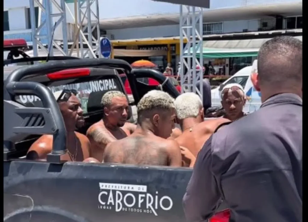 Homens foram detidos após confusão na Praia do Forte