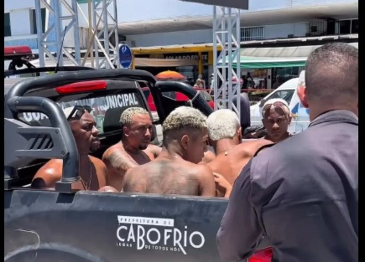 Homens foram detidos após confusão na Praia do Forte