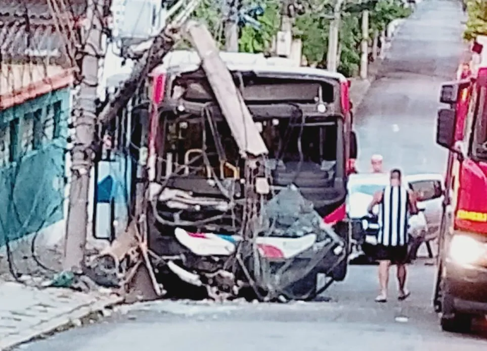 acidente com ônibus no Cachambi