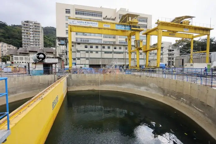 água retirada da Estação Gávea do metrô