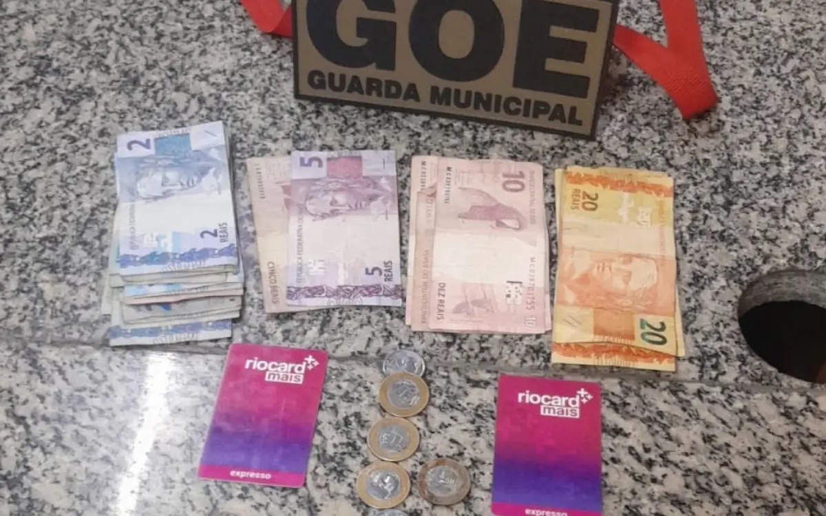 cartões RioCard e outros itens