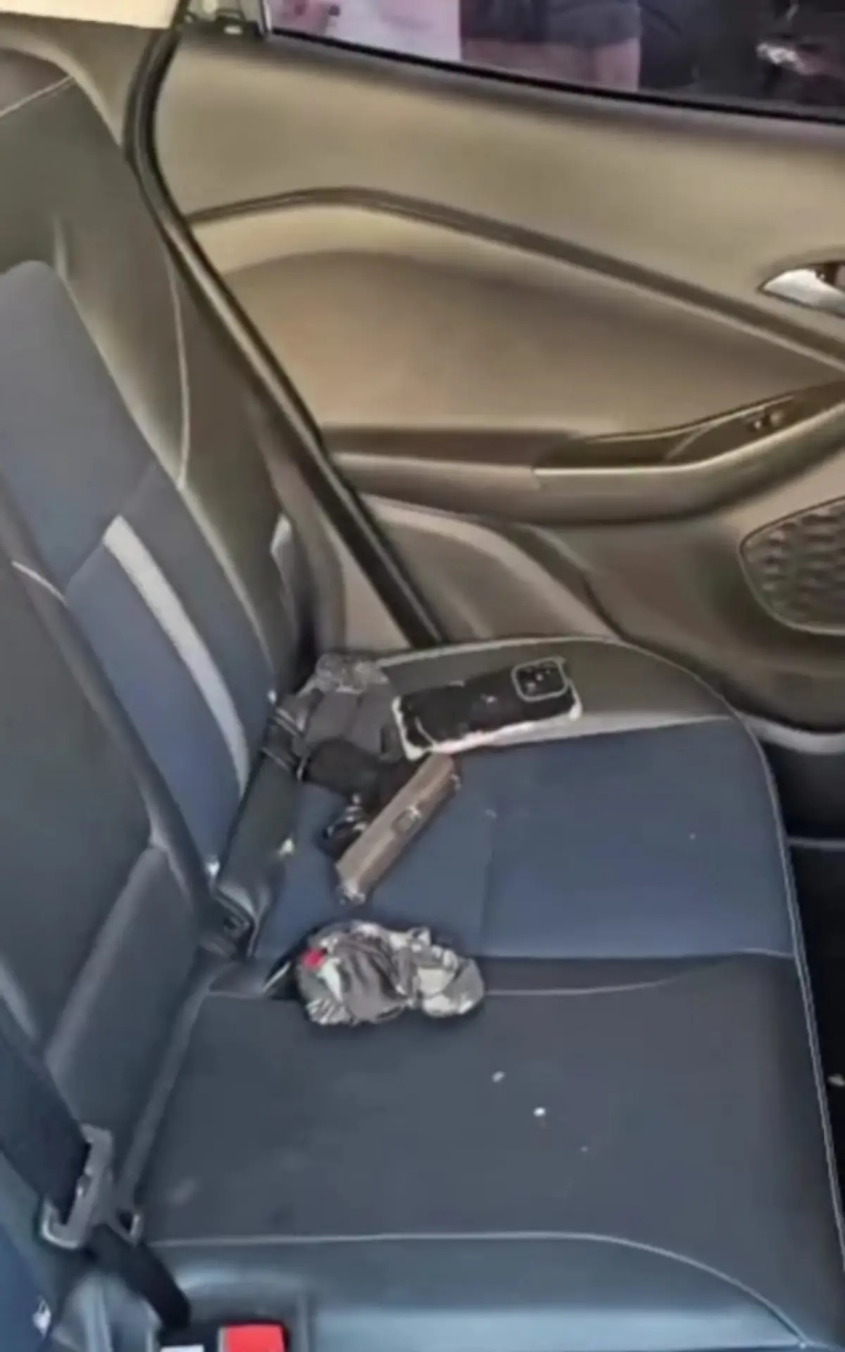 Policiais apreenderam armas de fogo com os suspeitos