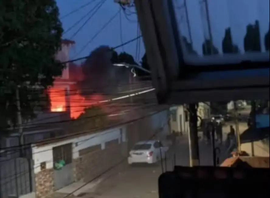 Incêndio atinge imóvel em Sepetiba