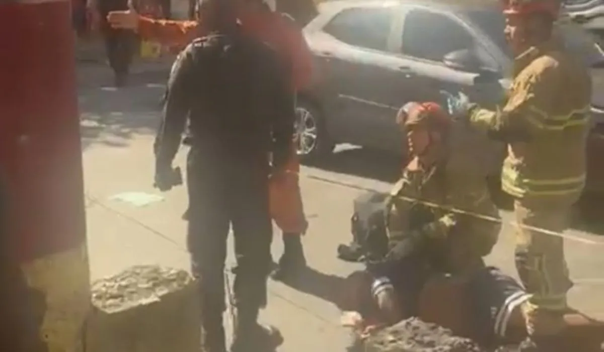 Agentes do Corpo de Bombeiros mobilizam a vítima