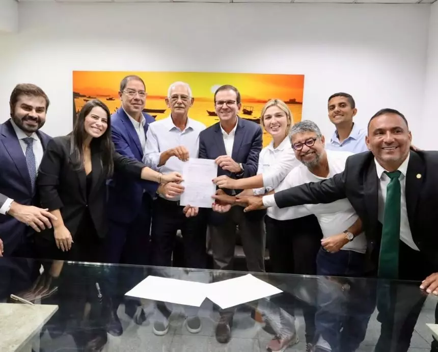 Reunião de Eduardo Paes com prefeitos da Região Metropolitana para redistribuição dos royalties do Petróleo
