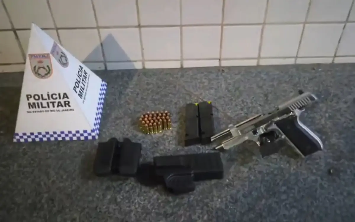 Material apreendido com o falso policial