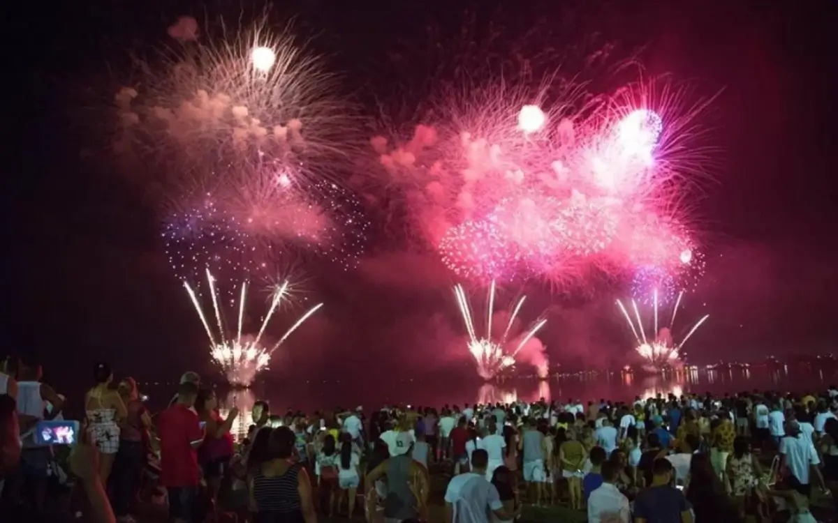 fogos silenciosos marcam o Réveillon 2025 em Araruama