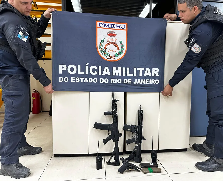 Fuzis são apreendidos no Morro do Pimba