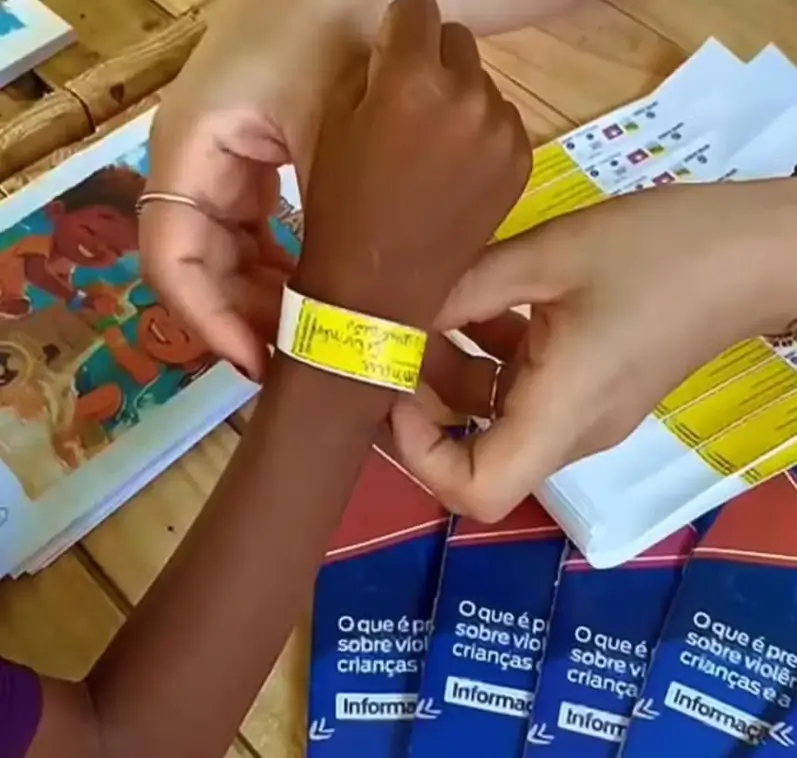 Governo do Rio distribuirá pulseiras de identificação para crianças e adolescentes