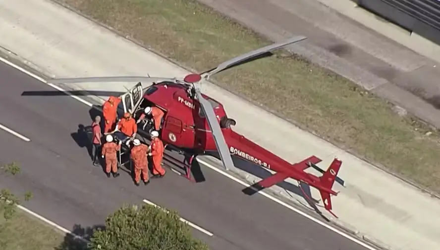 helicóptero faz resgate na Avenida das Américas