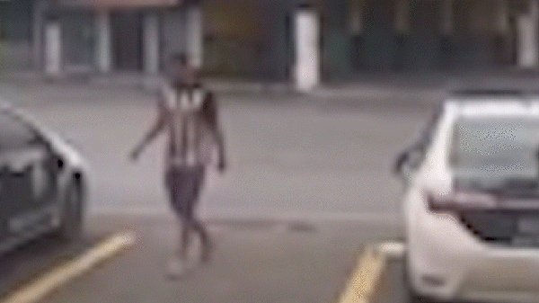 Homem é detido após quebrar porta da 60ª DP e danificar viaturas em Duque de Caxias