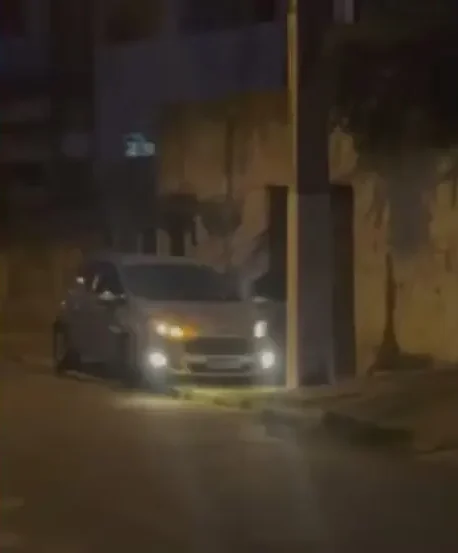 Carro de Thiago que foi atingido por vários tiros