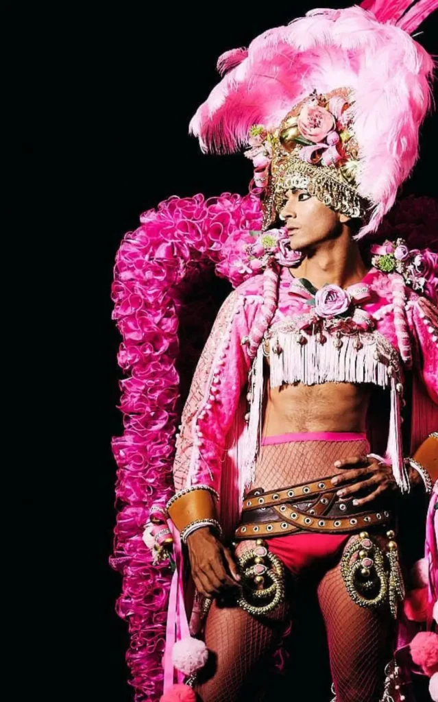 Imperatriz homenageia Ney Matogrosso e exibe fantasias do enredo Camaleônico