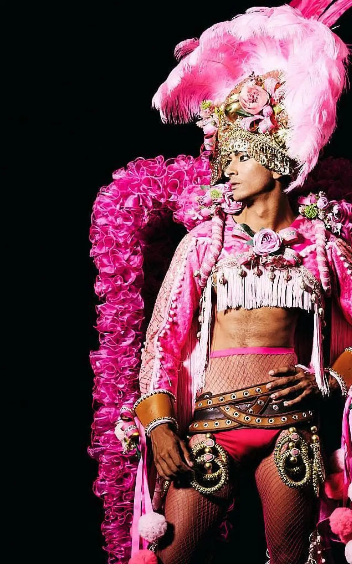 Imperatriz homenageia Ney Matogrosso e exibe fantasias do enredo Camaleônico