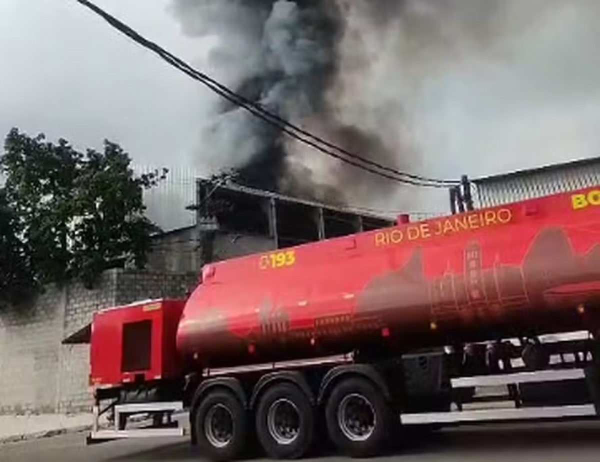 Incêndio assusta moradores de Duque de Caxias