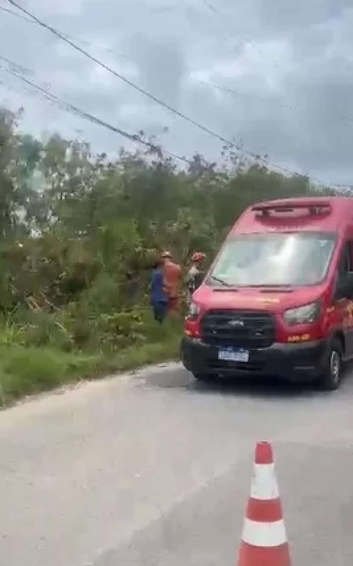 Motociclista fica ferido em acidente na Estrada do Guriri em Cabo Frio
