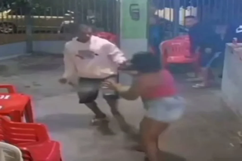 Mulher é atacada com facão por companheiro em bar no DF