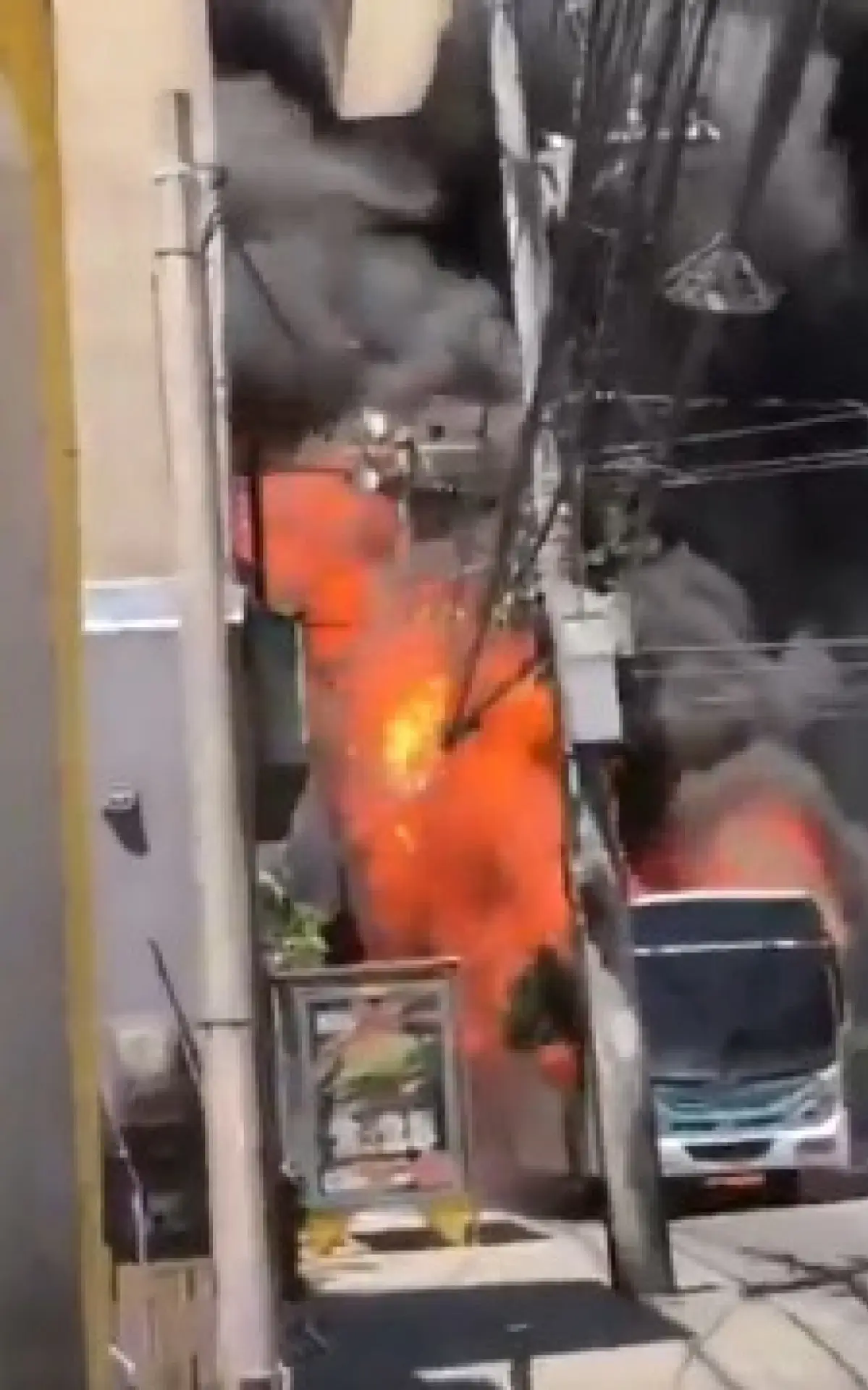 Ônibus pega fogo em Campo Grande