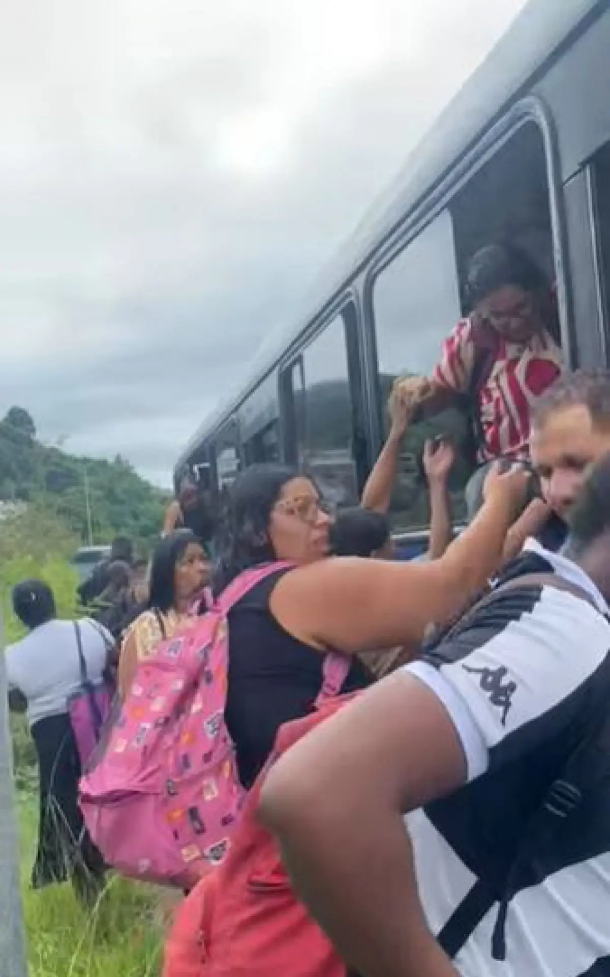 Ônibus perde o freio em Niterói