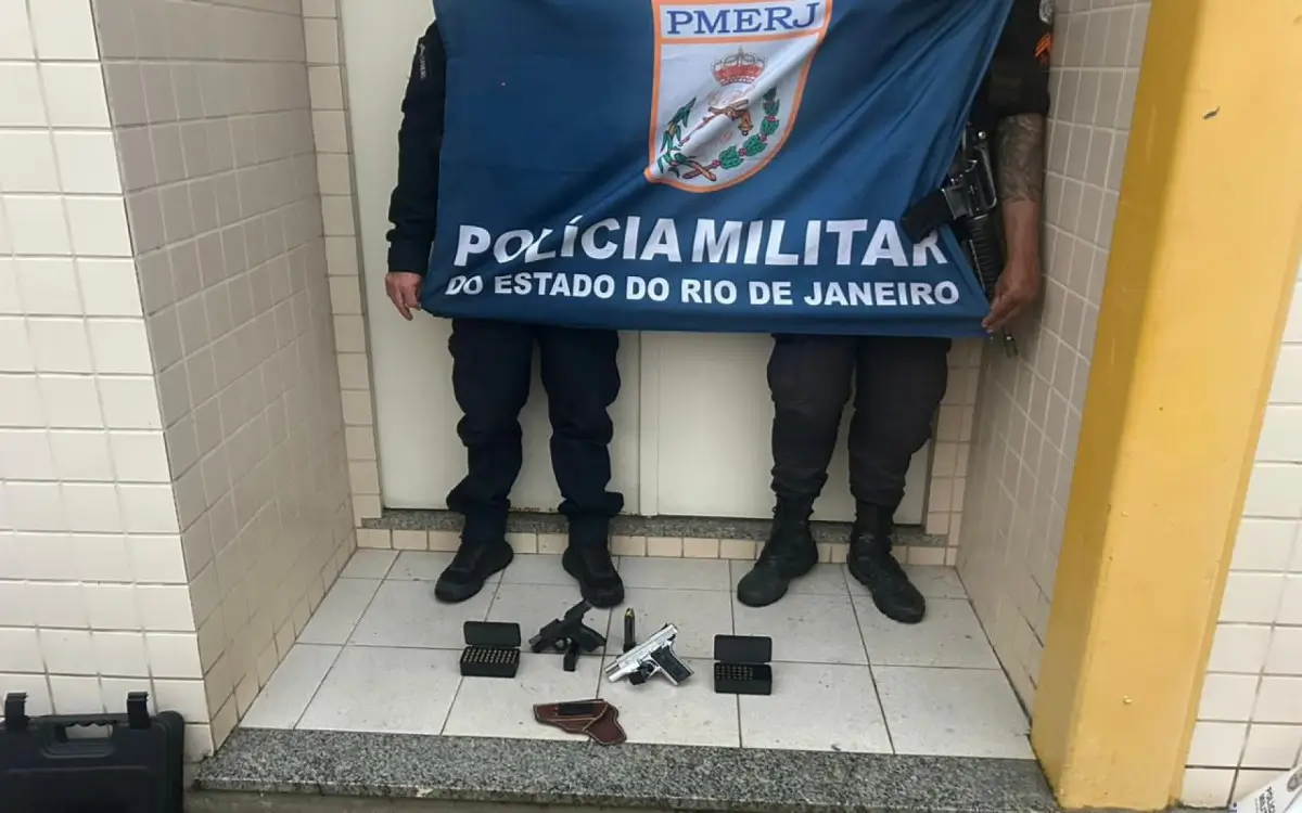 Armas apreendidas com o homem