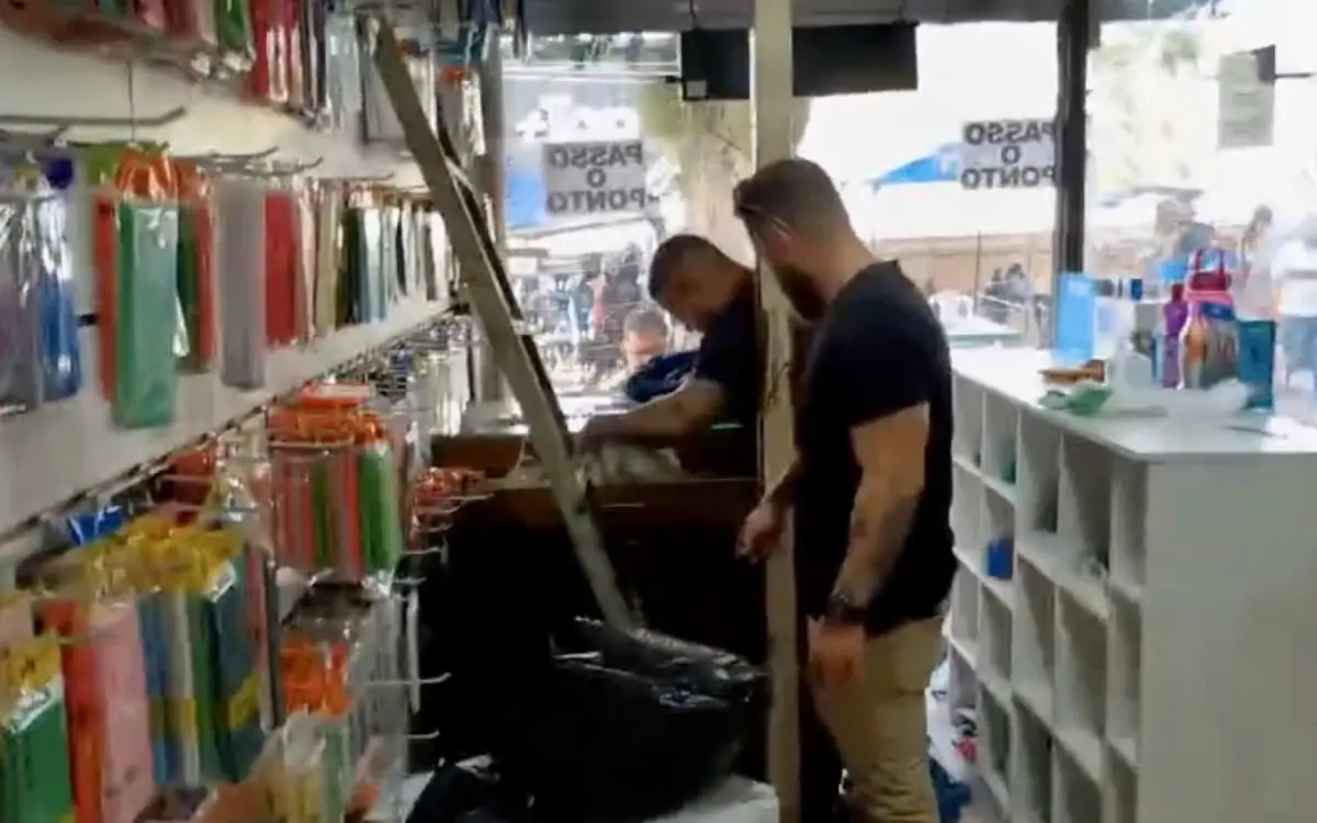 Polícia prende dupla com mais de 30 celulares furtados