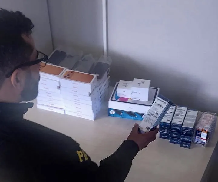 PRF apreende medicamentos proibidos e eletrônicos
