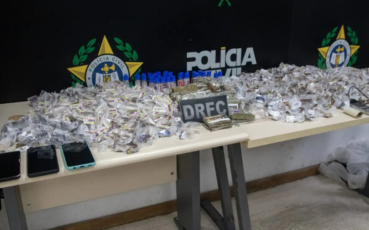 Polícia apreendeu grande quantidade de drogas com criminosos presos