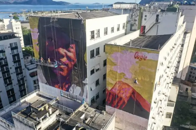 Rosto de Milton Nascimento estampa mural gigante na Lapa com vista para os Arcos