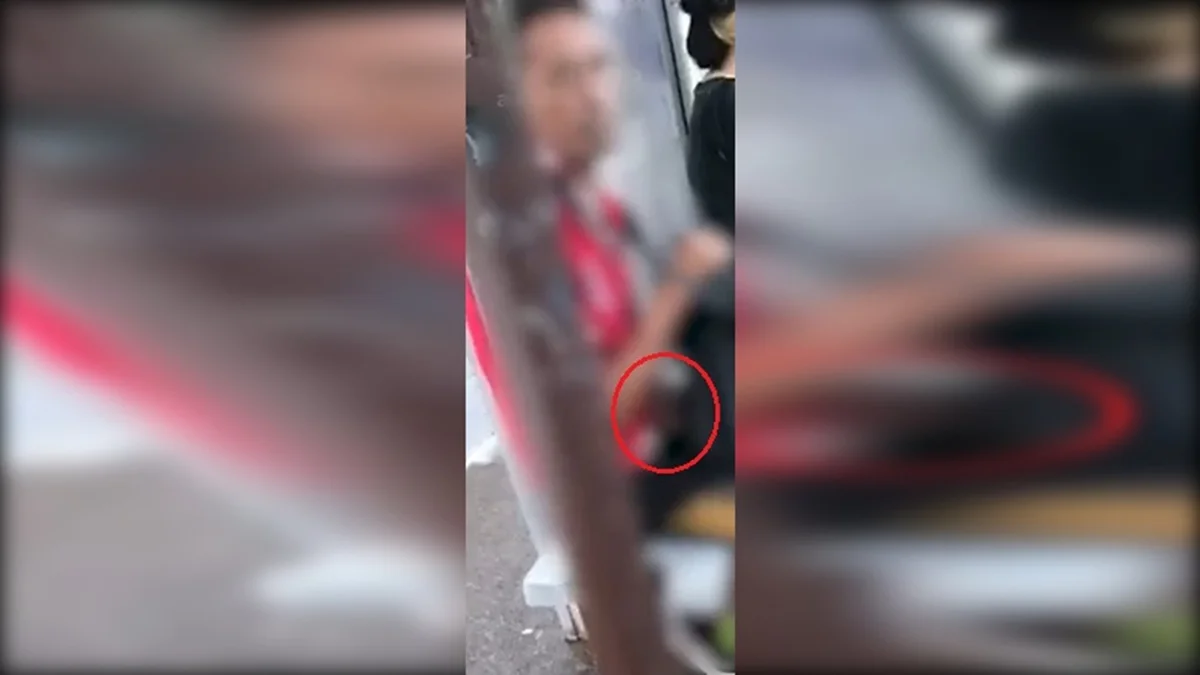Tarado se masturba em ponto de ônibus lotado