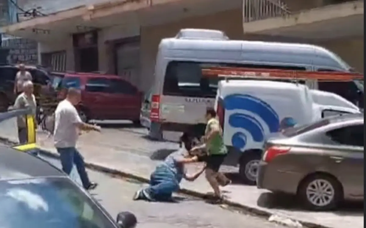 Taxista é agredido por ciclista e cai desmaiado na Tijuca
