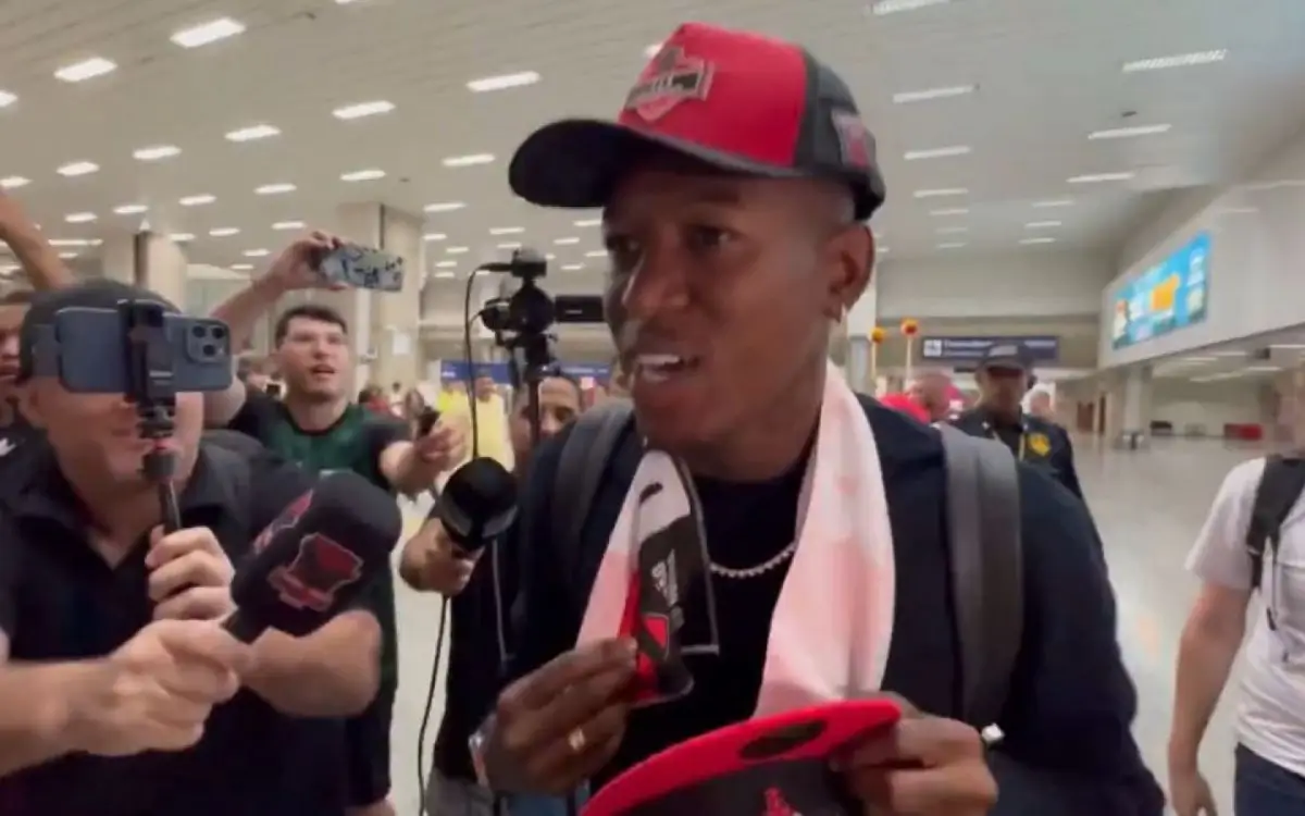 Vitão chega ao Rio para fechar com o Flamengo
