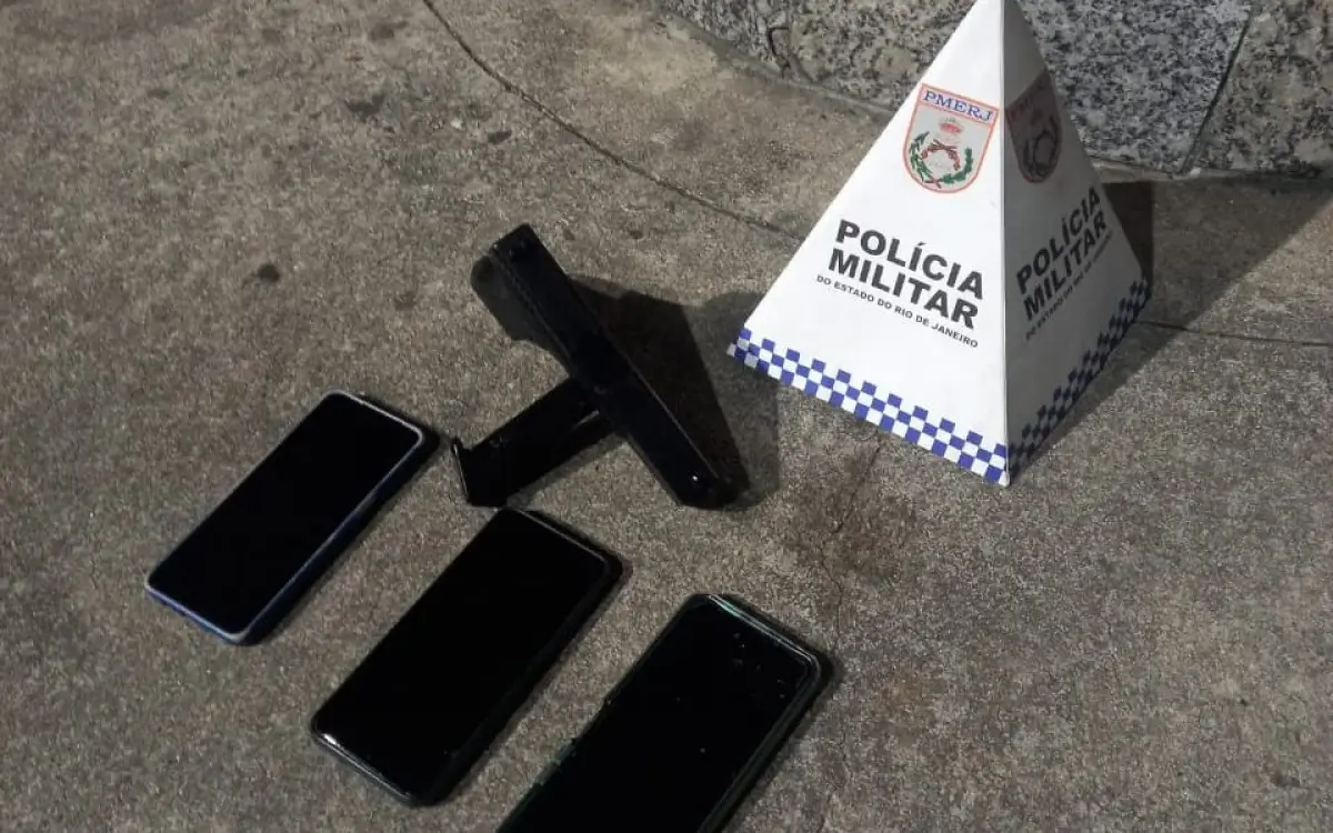 Homem detido com pistola falsa