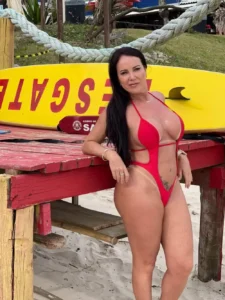 Ivy Mena na praia