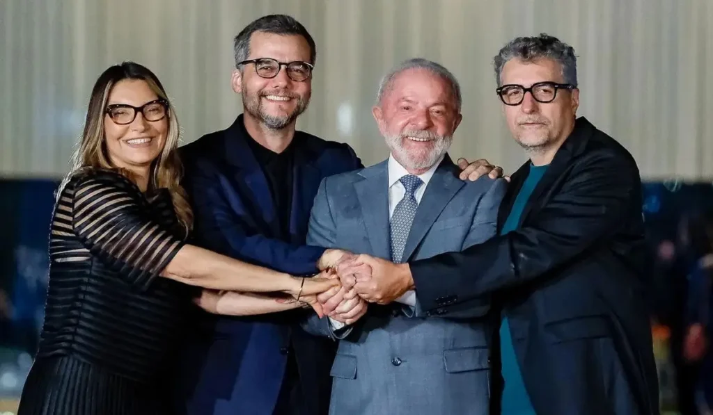 Lula parabeniza Wagner Moura