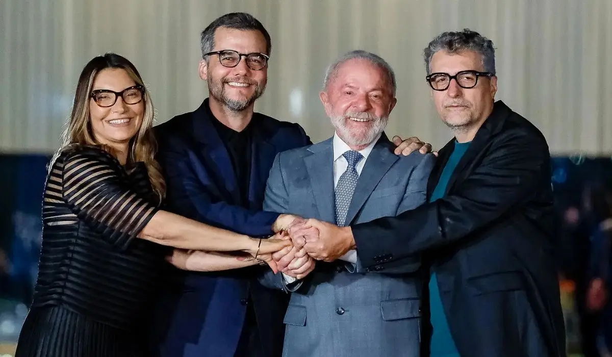 Lula parabeniza Wagner Moura