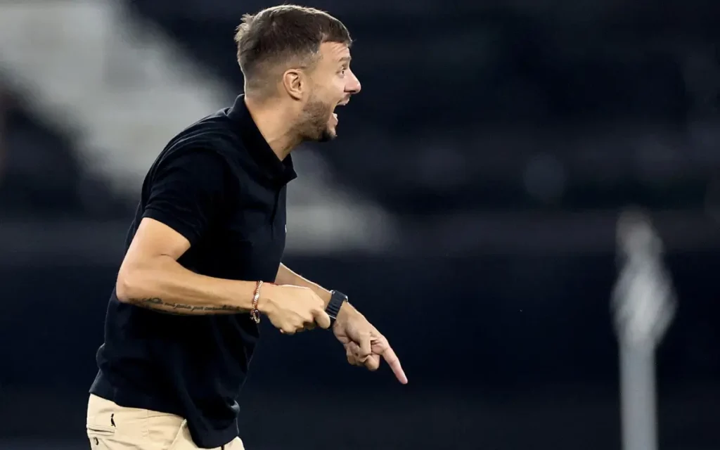 Martín Anselmi em ação pelo Botafogo