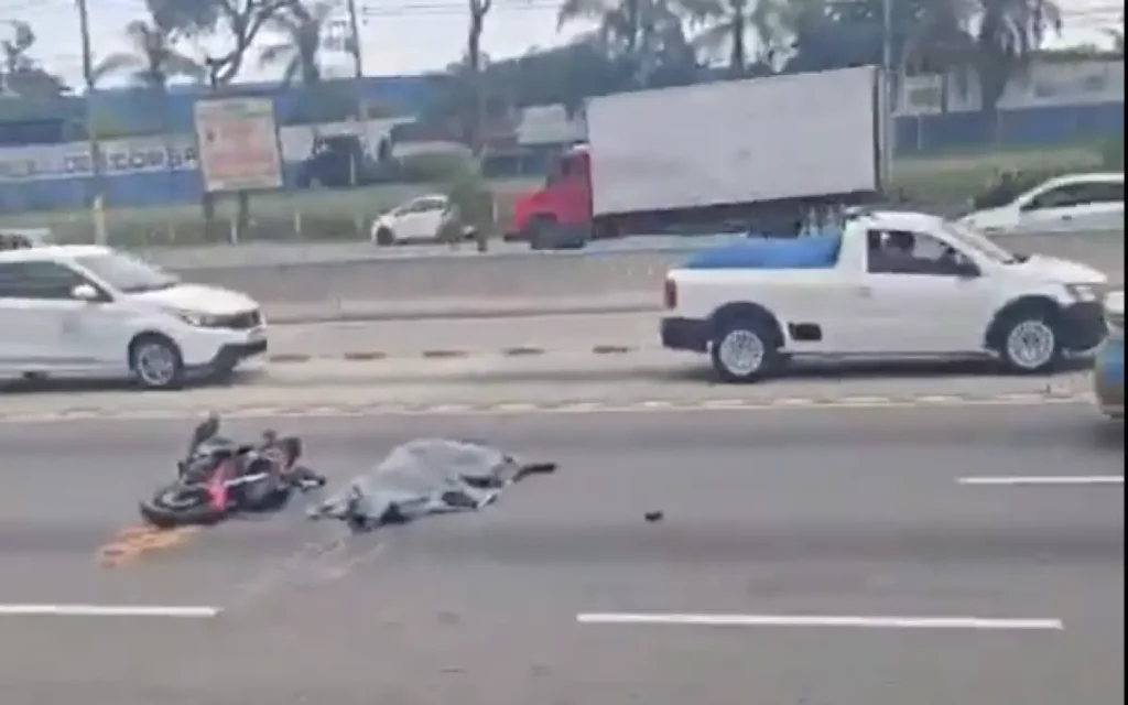 Motociclista morre em acidente e causa interdição