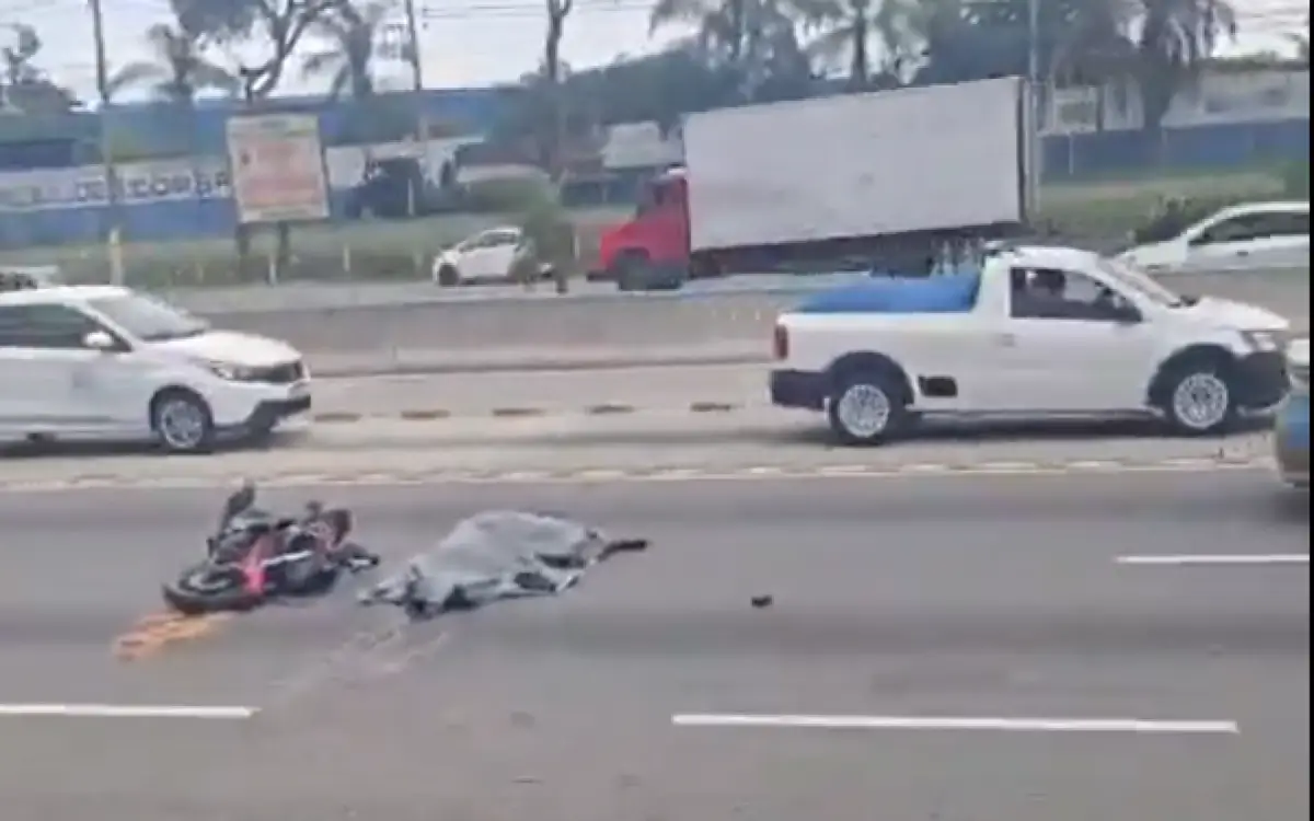 Motociclista morre em acidente e causa interdição