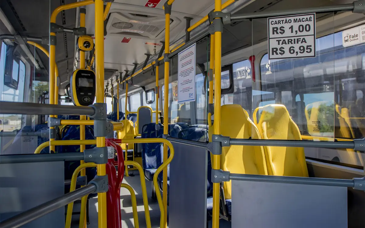 Interior de um ônibus