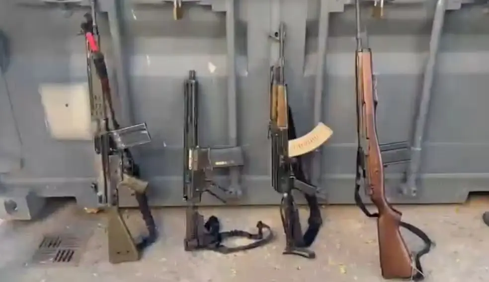 PM apreende armas em São Gonçalo