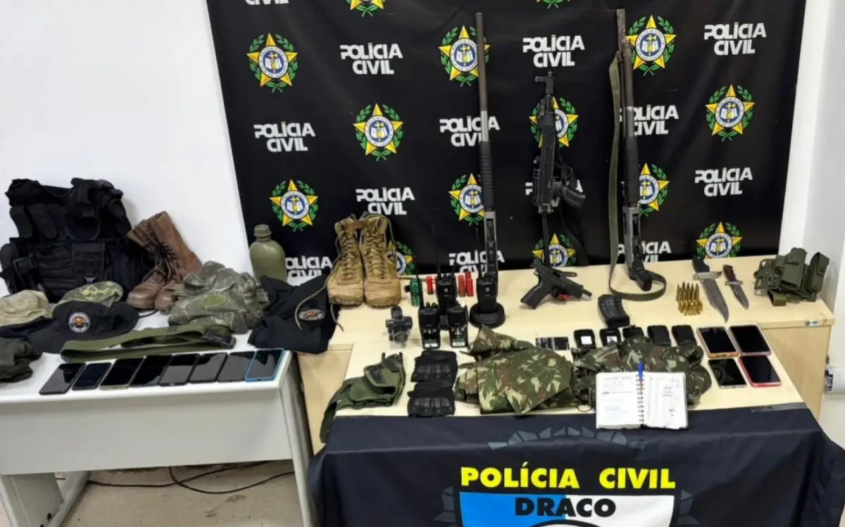 Material apreendido durante a ação da Draco na comunidade do Piraquê