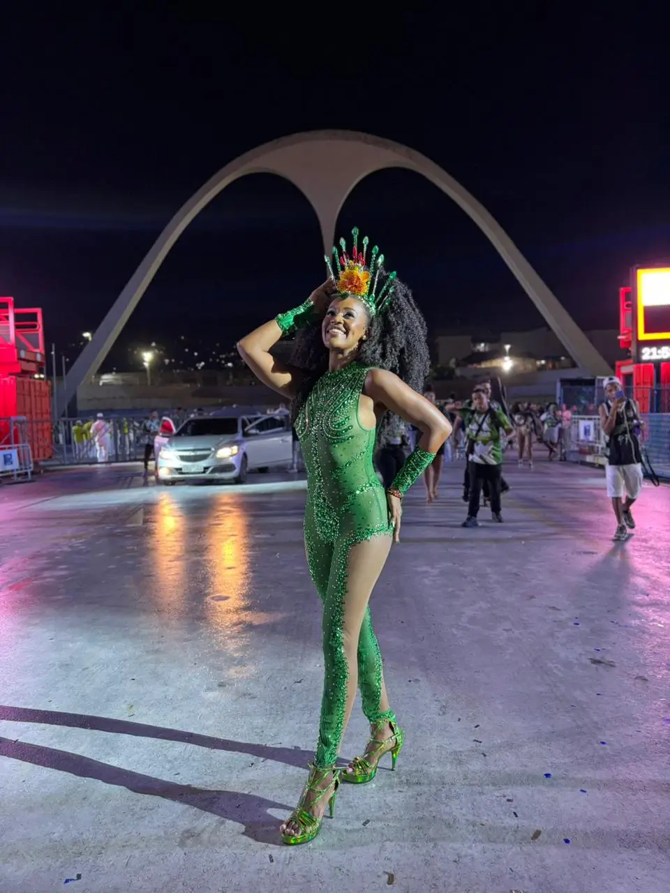 Andressa Fonseca faz sua estreia como Princesa do Império Serrano na Marquês de Sapucaí