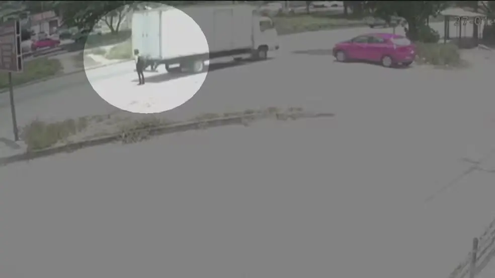 Atropelamento por caminhão em São Gonçalo