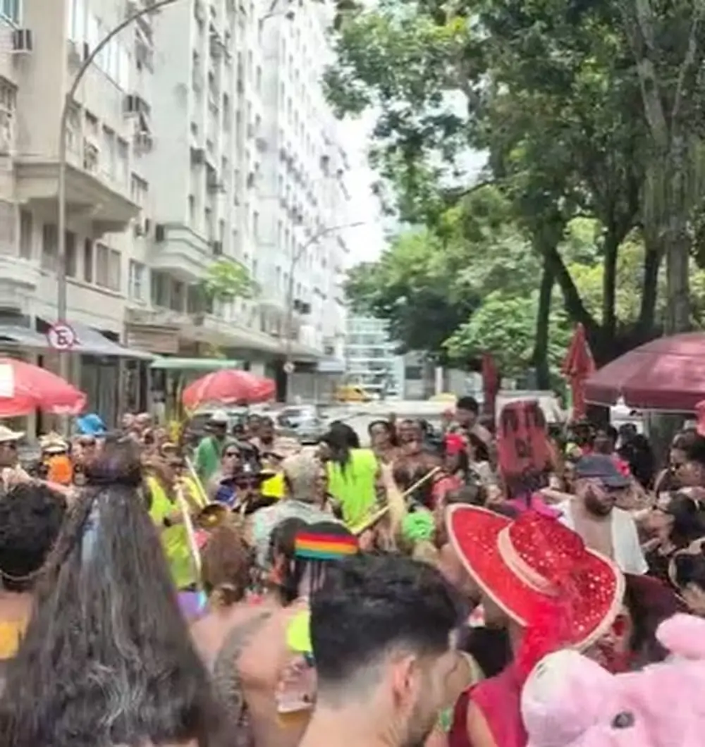 Blocos de pré-carnaval animam o Centro do Rio