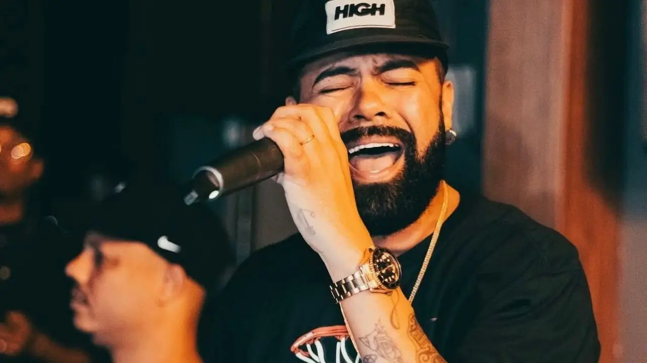 cantor de pagode Leozinho
