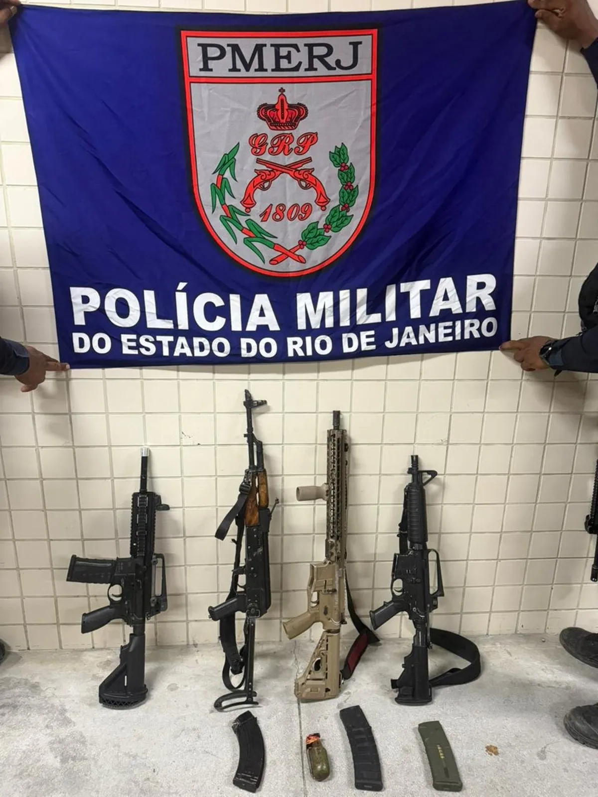 Quatro fuzis são apreendidos em ação em Belford Roxo